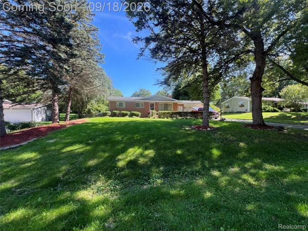 1490 Autumn Drive, Flint Township, Mi 48532