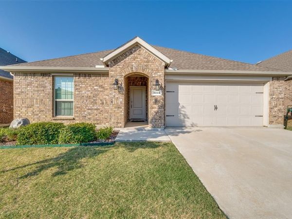 3215 Texas Trail , Aubrey, TX 76227