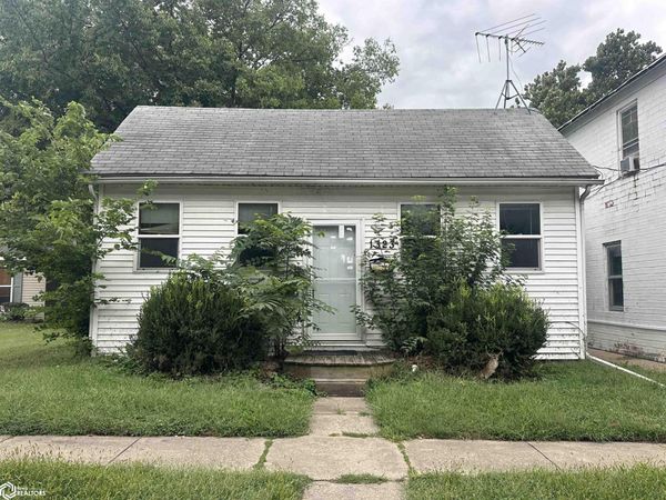 1323 N 8Th Street, Burlington, IA 52601