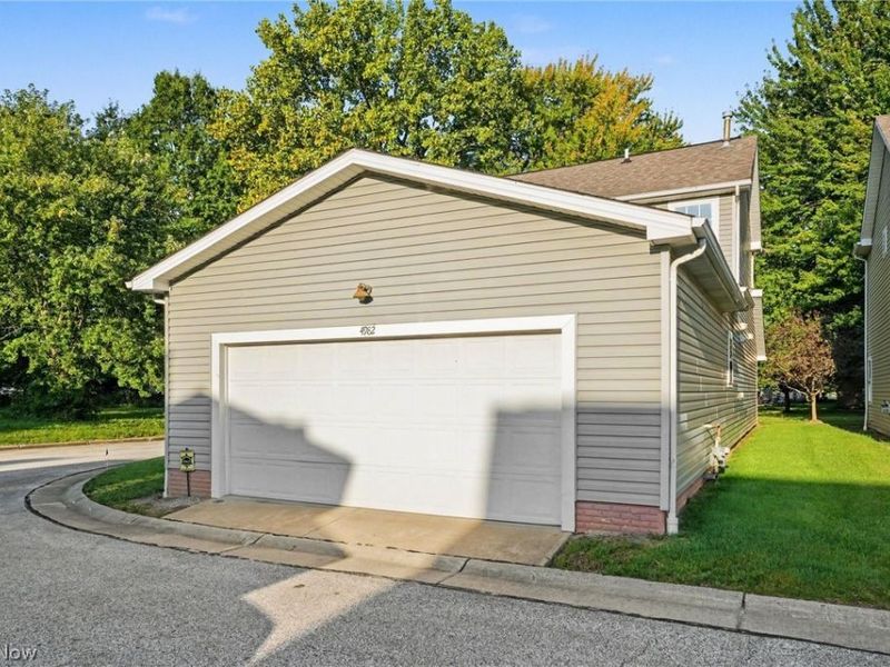 4982 Penny Lane, North Olmsted, OH 44070 Photo 16