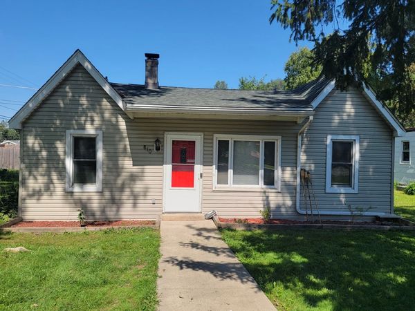 810 Southside Avenue , McHenry, IL 60051