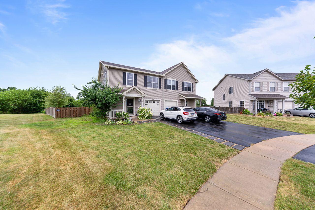 1300 Burns Lane, Minooka, IL 60447 Main Photo