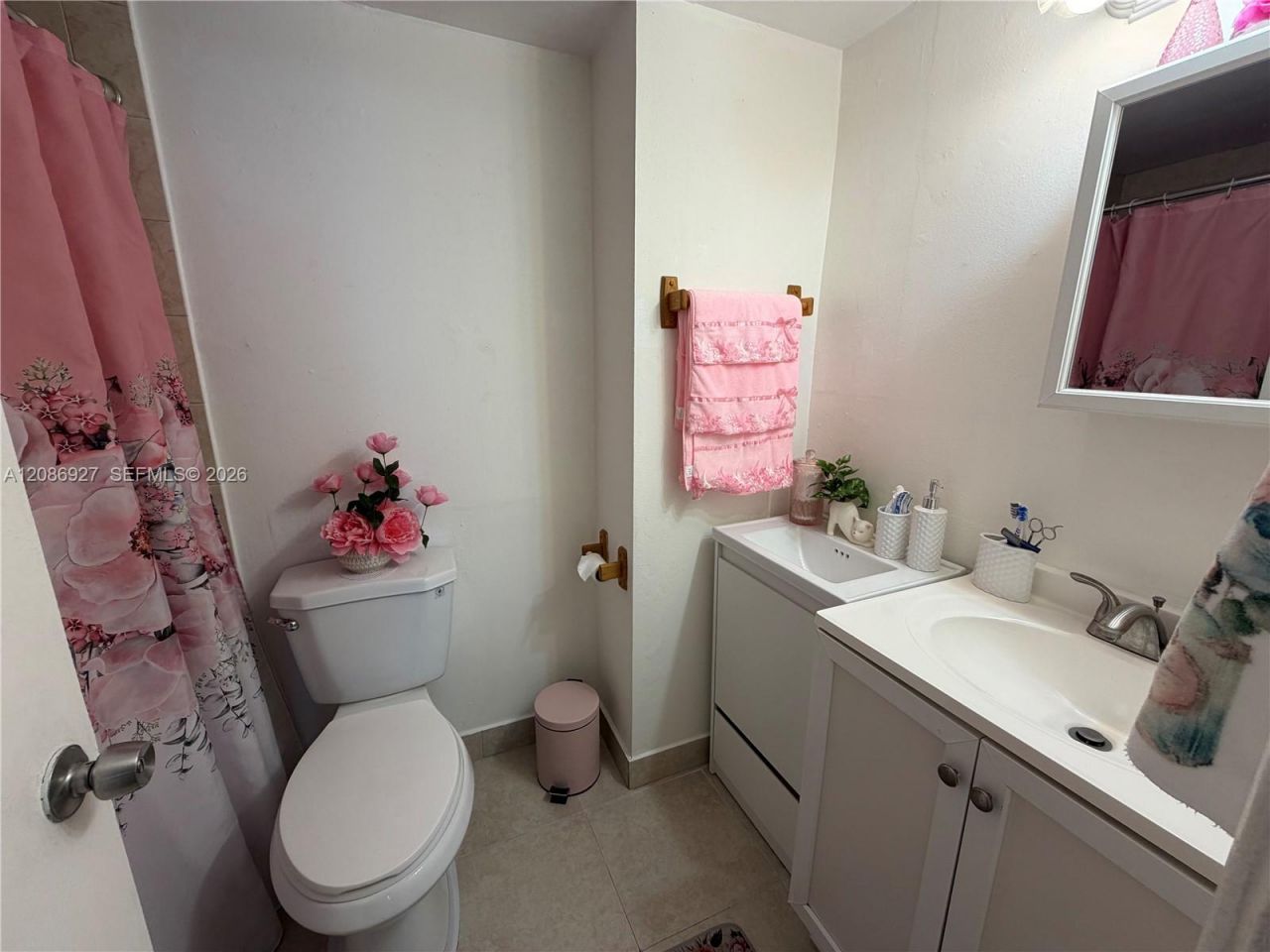 400 NW 107th Ave, Unit 4D, Miami, FL 33172 Photo