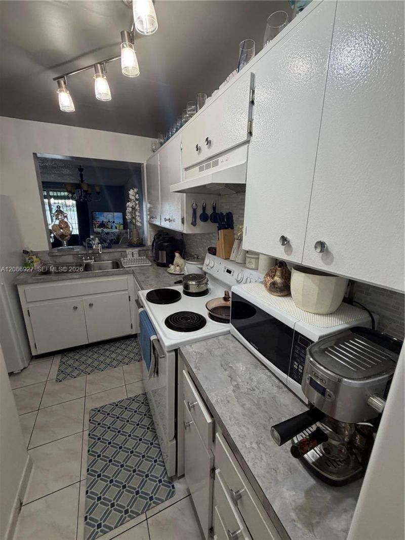 400 NW 107th Ave, Unit 4D, Miami, FL 33172 Photo