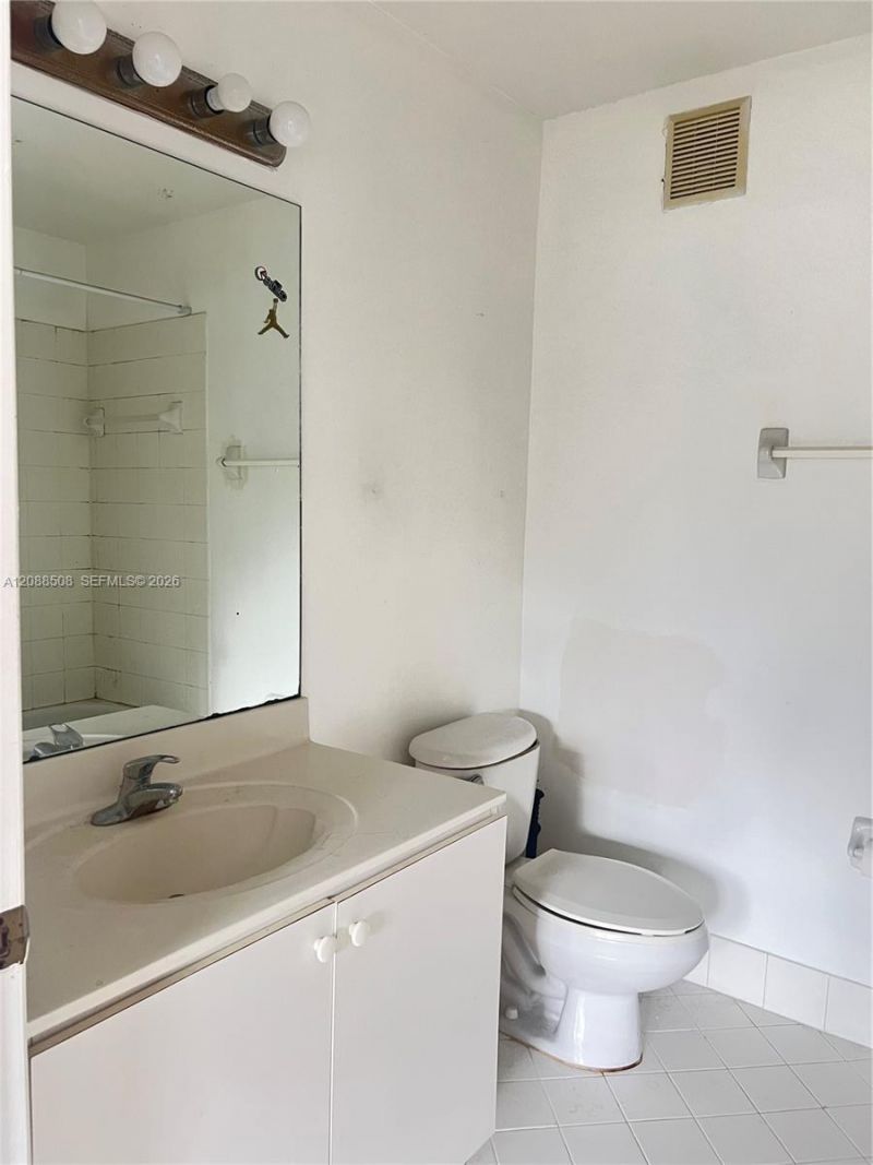 3390 NE 9th St, Unit 201, Homestead, FL 33033 Photo