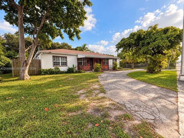 1526 NE 135th St, Unit 1526, North Miami, FL 33161