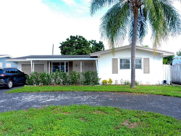8481 NW 11th St , Pembroke Pines, FL 33024
