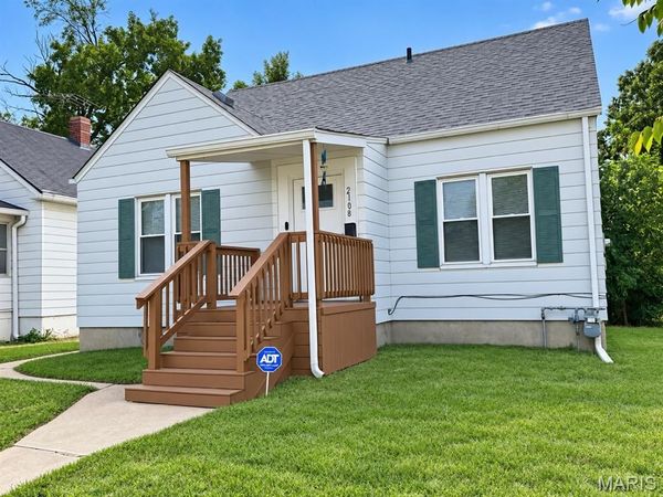 2108 Main Street, Alton, IL 62002