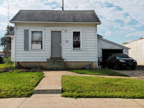 621 Elm Avenue W, Waseca, MN 56093