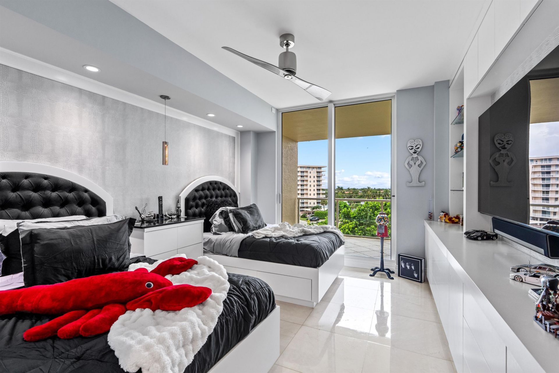 1063 Hillsboro Mile, Unit 403, Hillsboro Beach, FL 33062 Photo