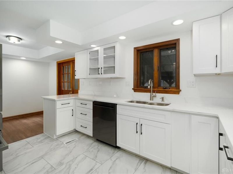 406 Spirea Drive, Oakwood, OH 45419 Photo 9