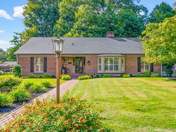 2611 Cayce Meade Dr, Hopkinsville, KY 42240