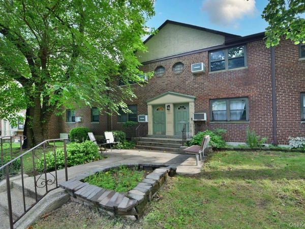 56-15 244 Street , Unit Upper, Douglaston, NY 11362