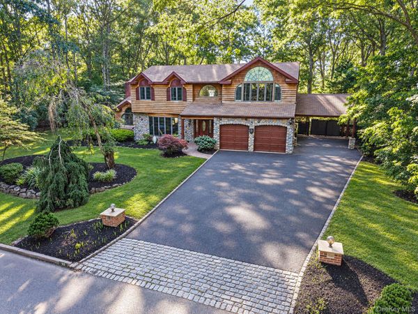 35 Hastings Drive , Ridge, NY 11961