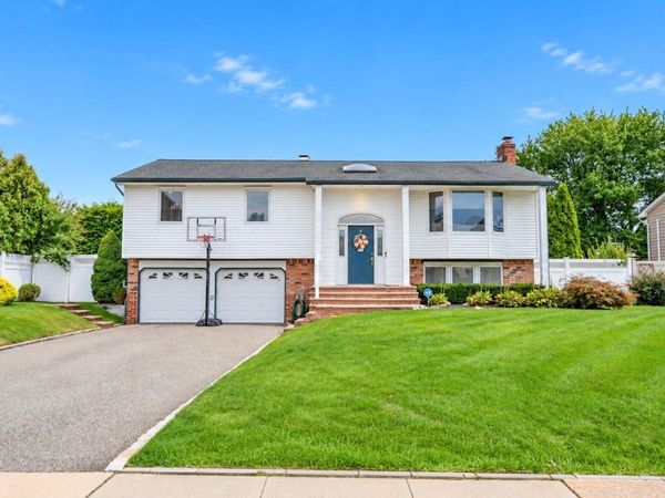 163 S Plaisted Avenue , Hauppauge, NY 11788