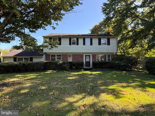 162 E BUTLER AVENUE , DOYLESTOWN, PA 18901