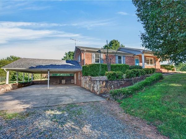 4472 NC Highway 268, Pilot Mountain, NC 27041