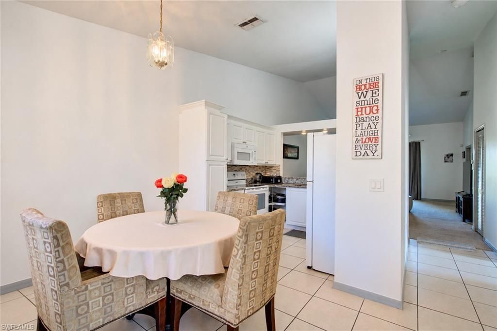 475 Robin Hood Cir, Unit 202, Naples, FL 34104 Photo