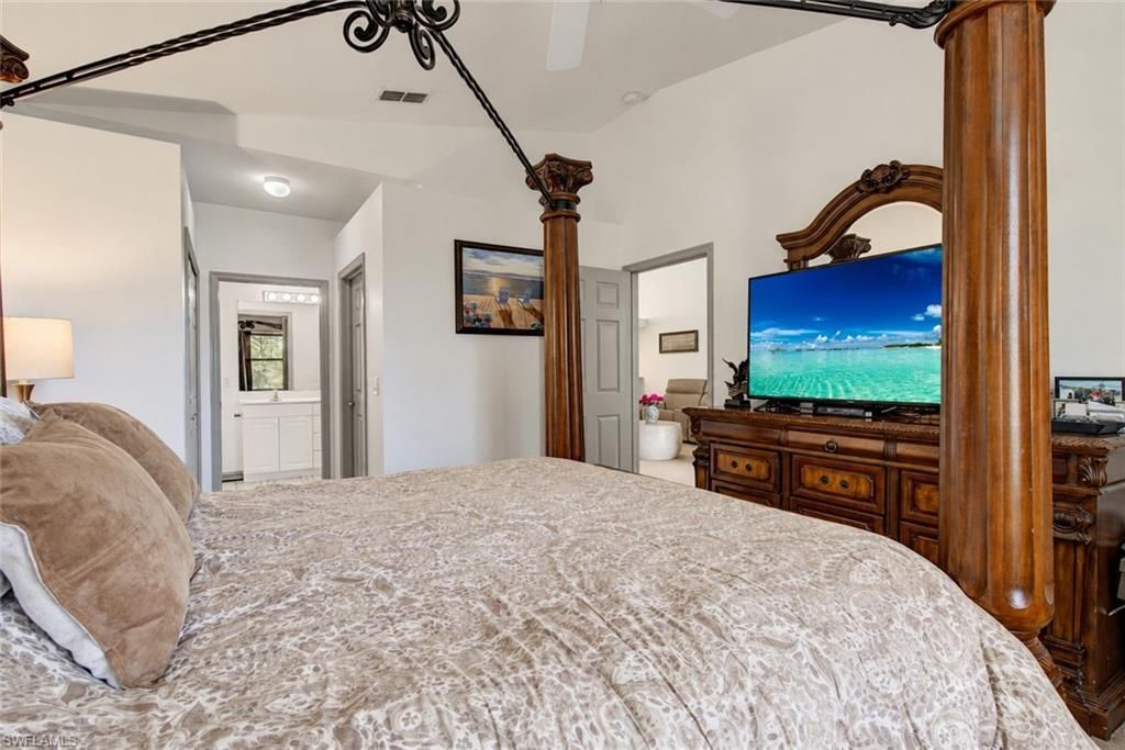 475 Robin Hood Cir, Unit 202, Naples, FL 34104 Photo