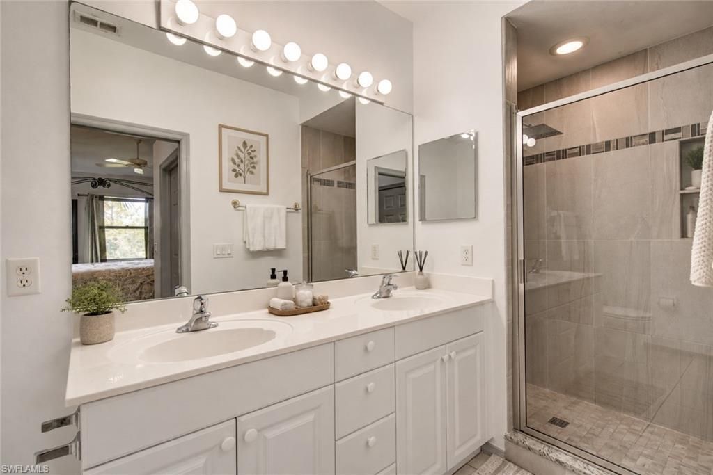 475 Robin Hood Cir, Unit 202, Naples, FL 34104 Photo