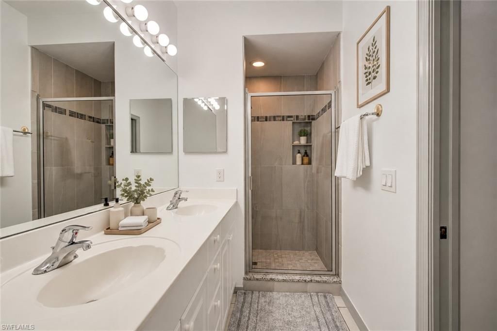 475 Robin Hood Cir, Unit 202, Naples, FL 34104 Photo