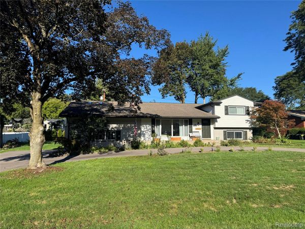 6820 White Pine Drive, Bloomfield Township, Mi 48301