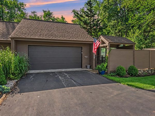 1020 Essex Circle, Unit 26, Kalamazoo, MI 49008