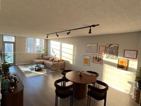 19390 Collins Ave, Unit 1217, Sunny Isles Beach, FL 33160