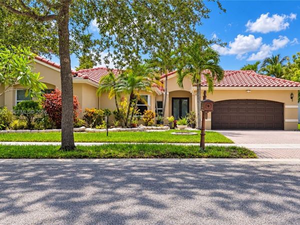 523 Stonemont Dr, Weston, FL 33326