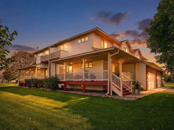 8600 Tessman Circle N, Brooklyn Park, MN 55445