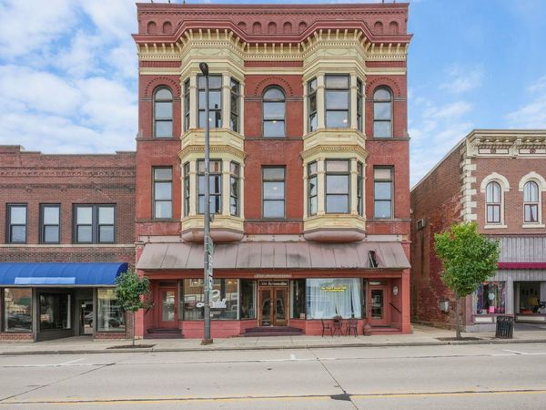 130/134/138 N Iowa Street, Dodgeville, WI 53533