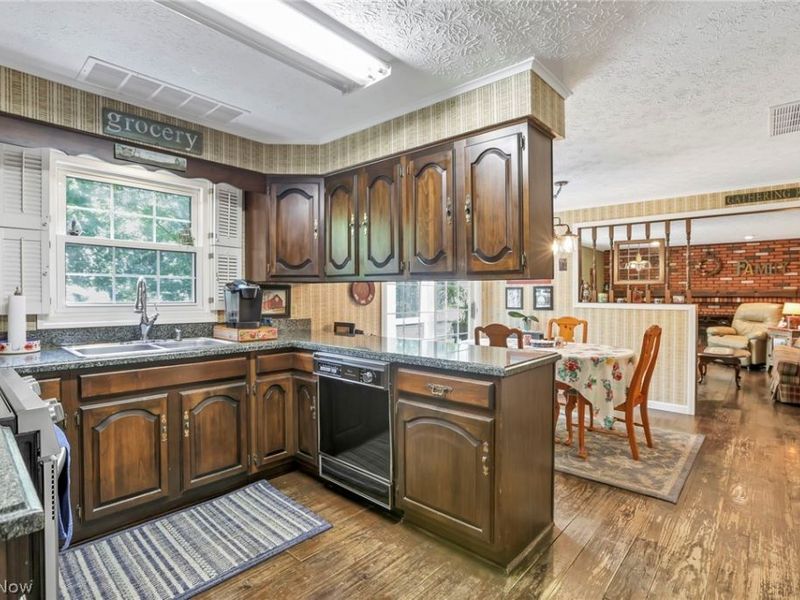 557 Hillsdale Drive, Coshocton, OH 43812 Photo 10