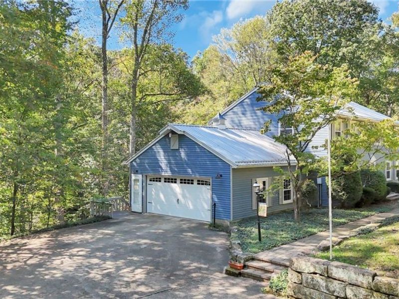 557 Hillsdale Drive, Coshocton, OH 43812 Photo 3