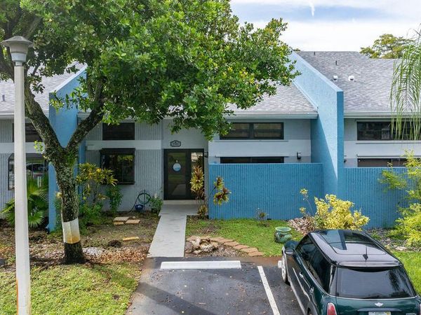 2840 S OAKLAND FOREST Drive, Unit 2703, Oakland Park, FL 33309