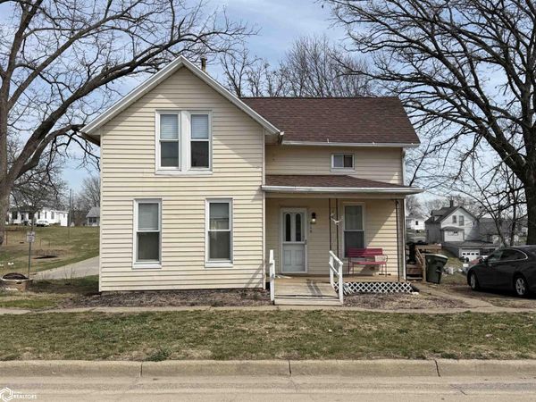 215 Clay Street, Brooklyn, IA 52211