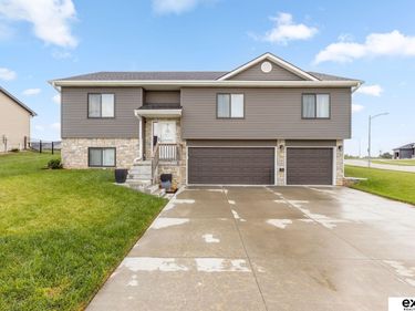 1321 Olivia Drive, Eagle, NE 68347