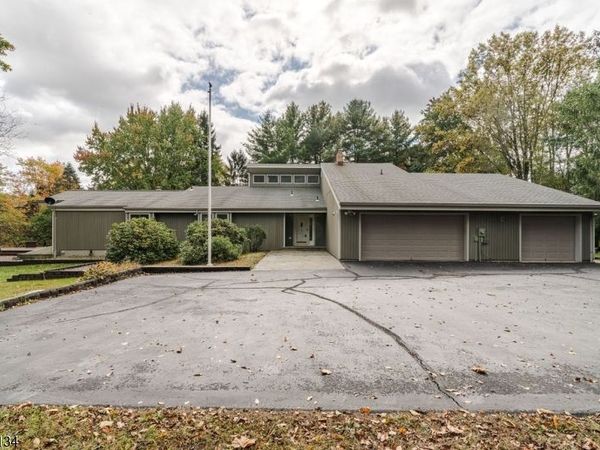 3 Alexandria Dr, Alexandria, NJ 08867