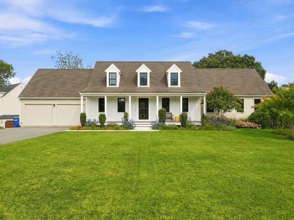 5 Century Dr, Fairhaven, MA 02719