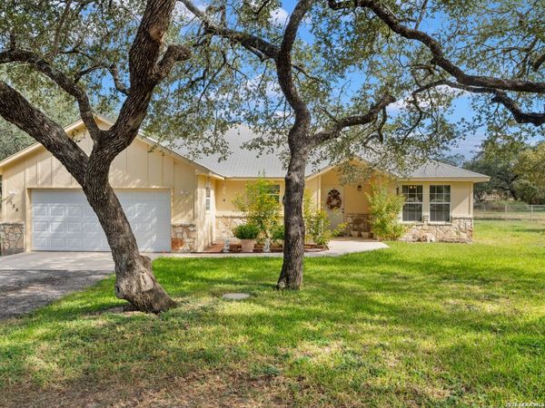 154 Red Fox, Poteet, TX 78065