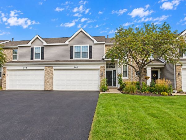 700 Savannah Lane , Crystal Lake, IL 60014