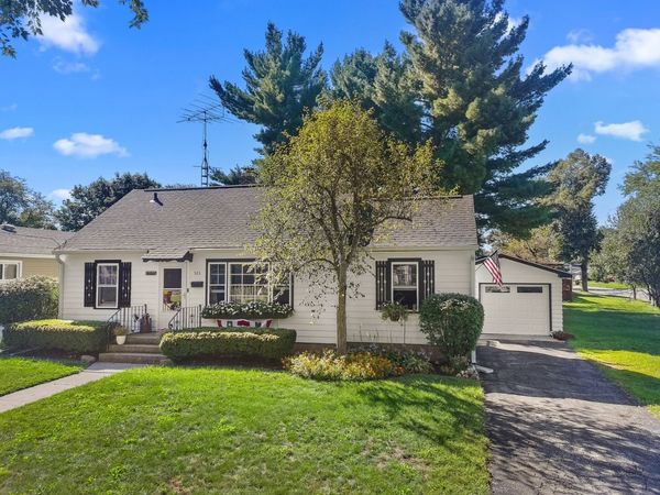 523 Highland Avenue , Woodstock, IL 60098