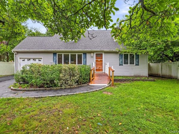 80 Ackerly Lane, Ronkonkoma, NY 11779