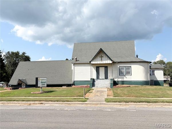 303 W PALM Street, Roodhouse, IL 62082