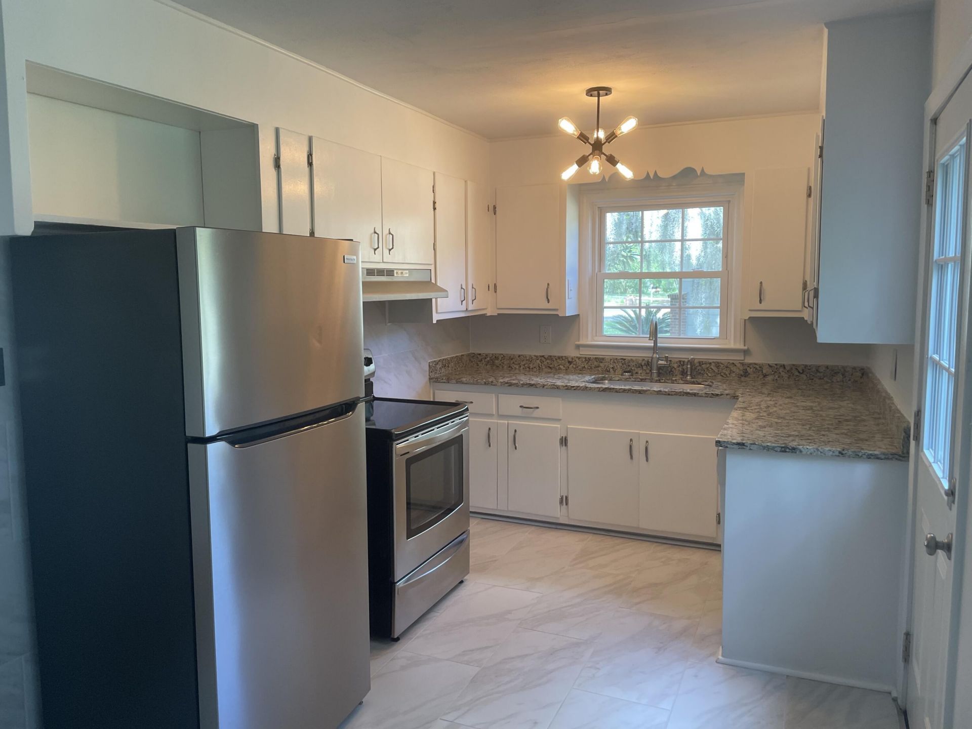 1631 Pierpont Avenue Photo 7