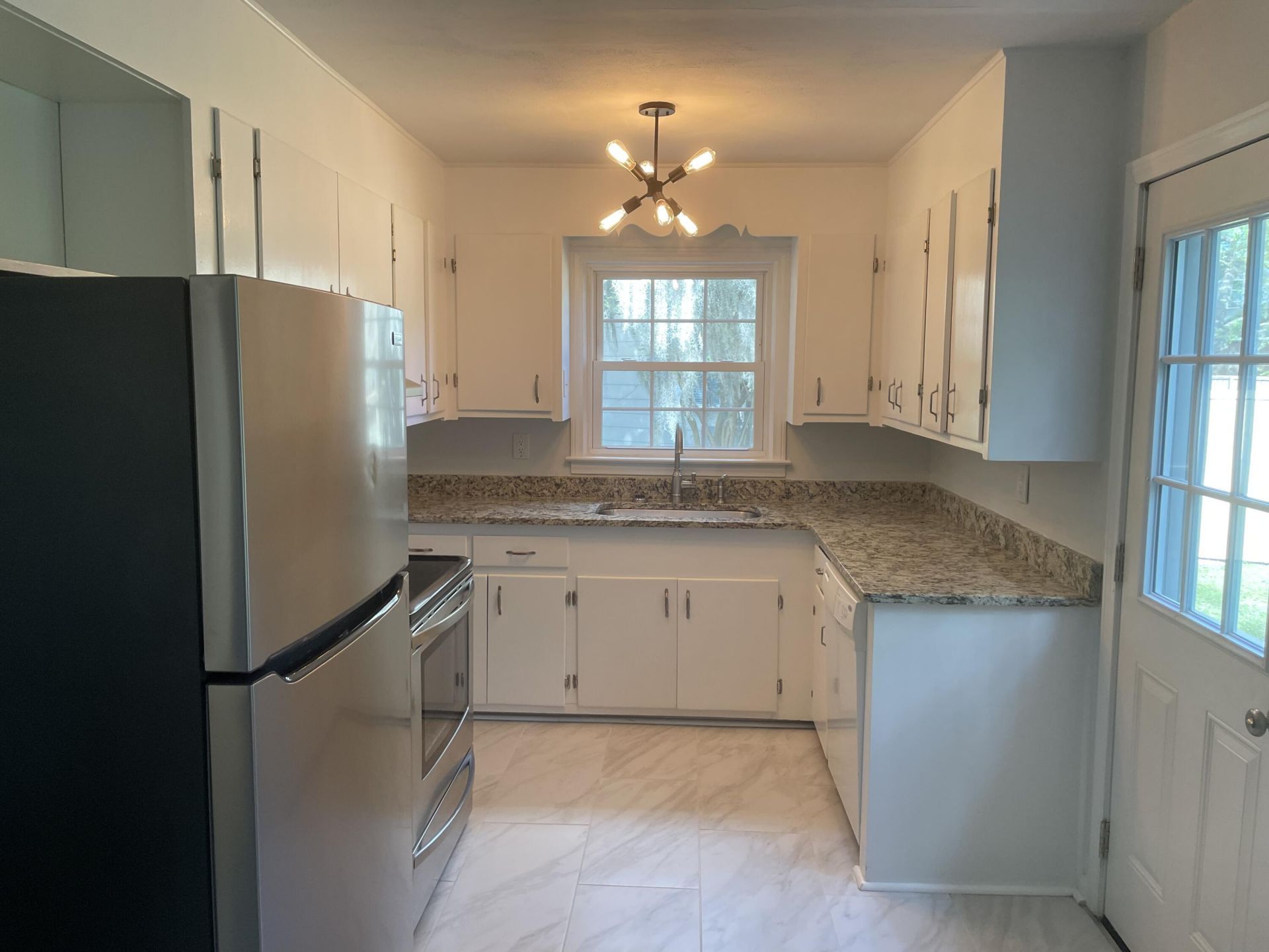 1631 Pierpont Avenue Photo 8