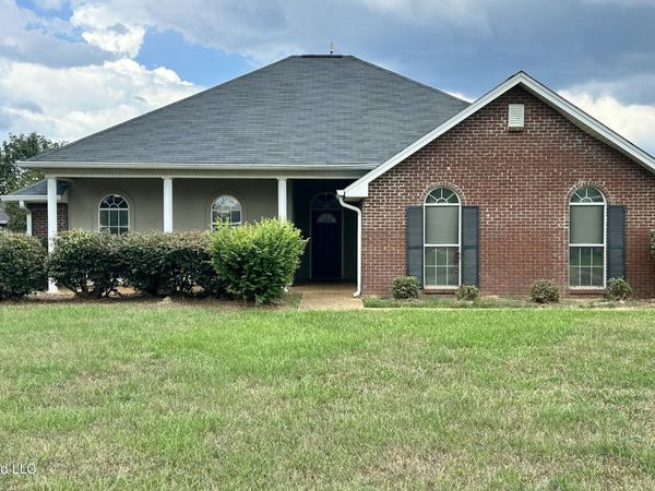 9927 Crooked Creek Circle, Byram, MS 39272