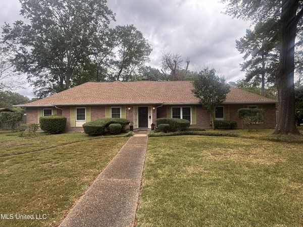 5216 Meadow Oaks Park Drive, Jackson, MS 39211