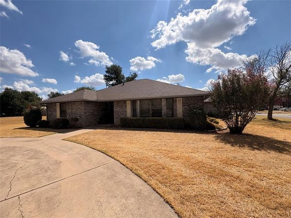 1327 W Kansas Avenue, Chickasha, OK 73018