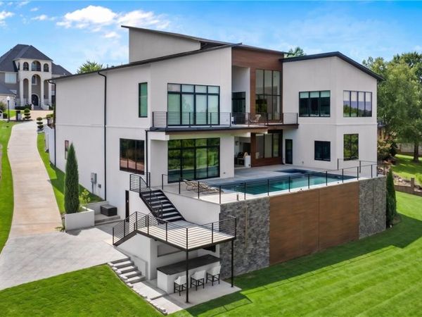 93 Champions Boulevard , Rogers, AR 72758