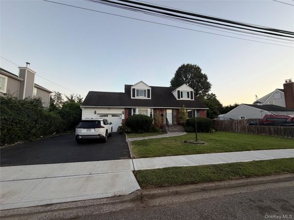 18 Alexander Avenue , Hicksville, NY 11801
